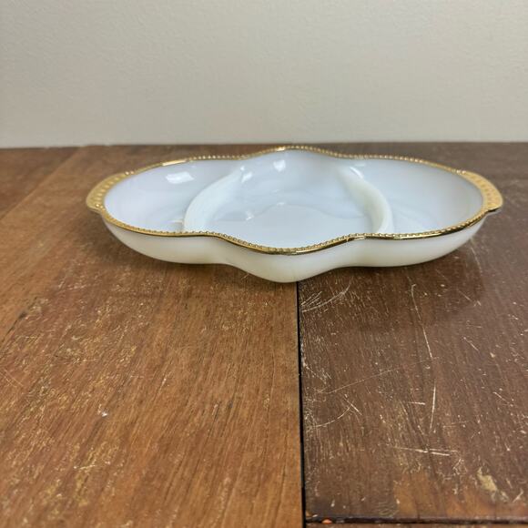 VTG Fire King 3 Section White Gold Trim Dish Anchor Hocking Milk Glass Oven Safe - Picture 6 of 8